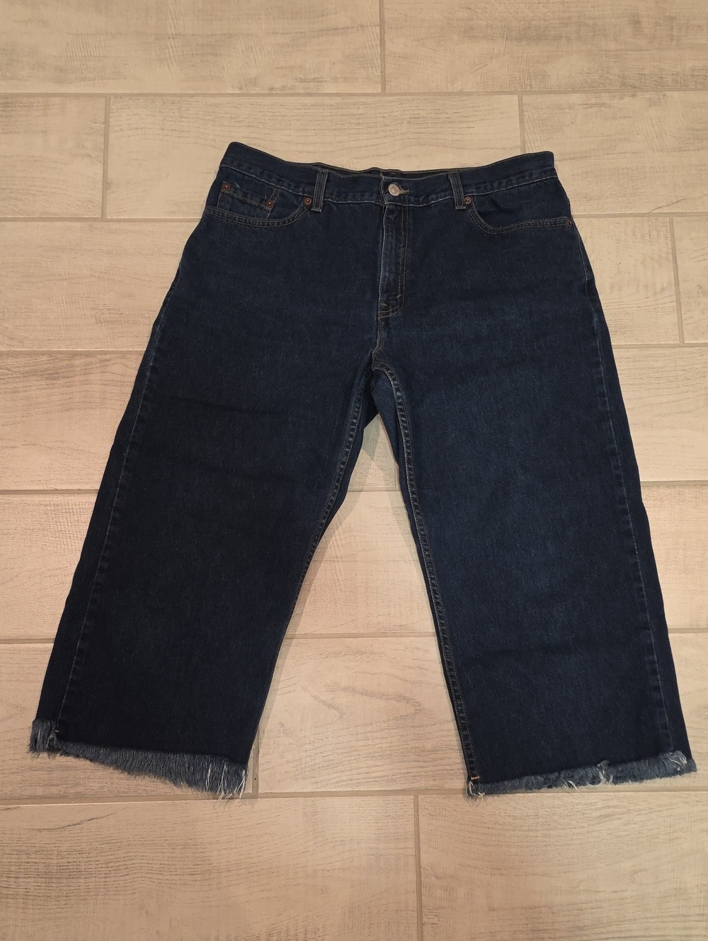 Levi’s 577 Loose Fit Cropped  Dark Wash Blue Jeans Women's Size 16 Raw Hem